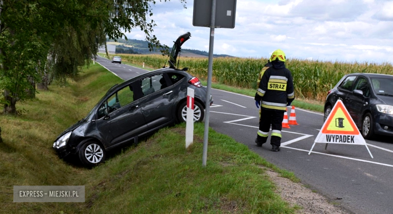 Citroen w rowie między Stoszowicami a Ząbkowicami Śląskimi