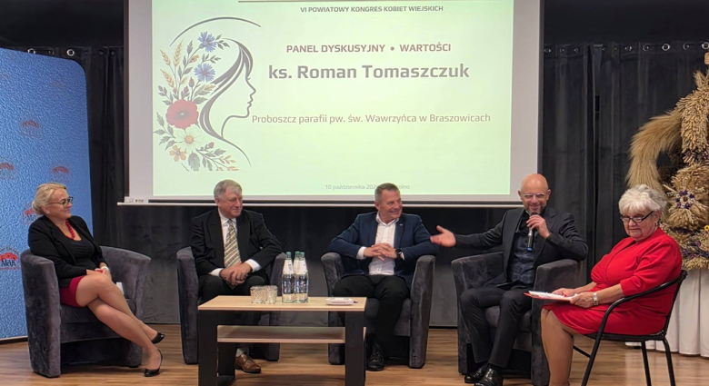 O wartościach i roli kobiet na wsi. VI Powiatowy Kongres Kobiet Wiejskich odbył się w Mąkolnie