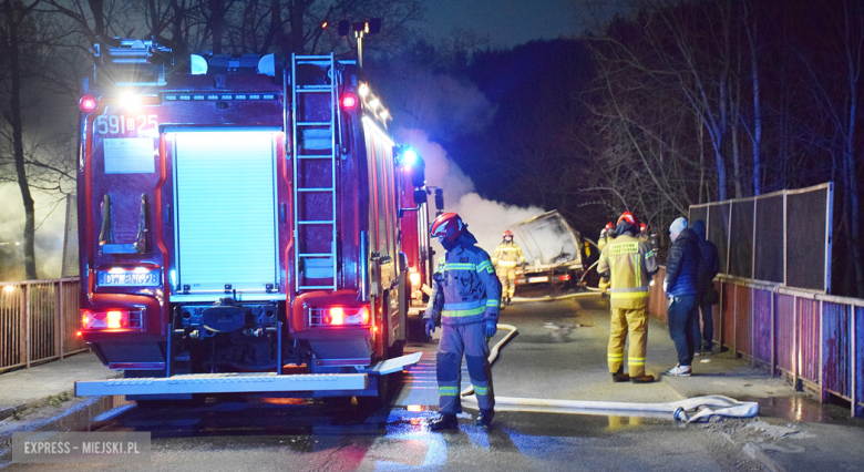 Pożar dostawczego iveco na ul. Fabrycznej w Bardzie