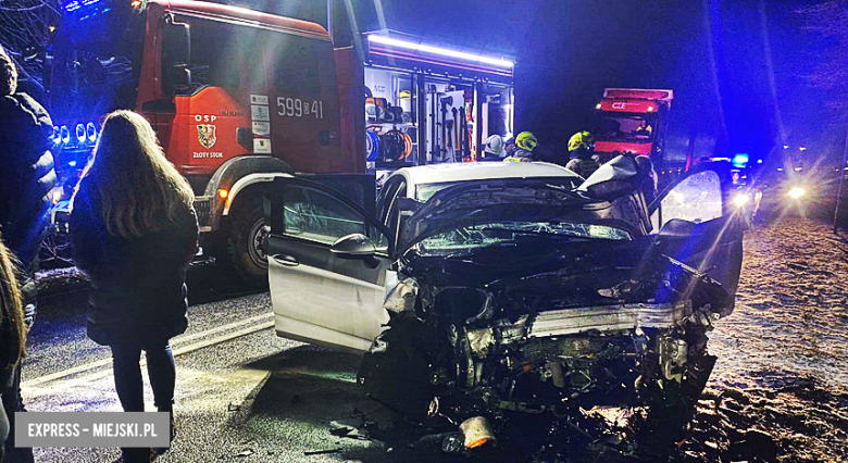 	Czołowe zderzenie dwóch aut na krajowej 46. Jedna osoba w szpitalu