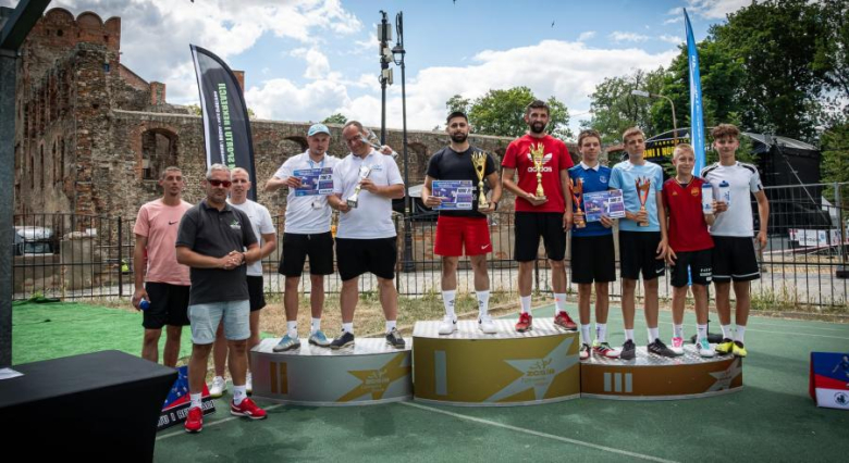 	V Ząbkowicki Turniej Teqball z okazji Dni i Nocy Krzywej Wieży za nami. Znamy wyniki