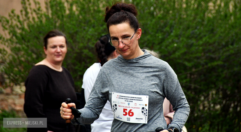 Setki biegaczy i świetne wyniki. 15. Półmaraton Henrykowski i 11. Dycha Księgi Henrykowskiej [foto]