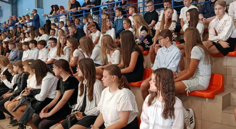 	Rozpoczęcie roku szkolnego dla uczniów klas V-VIII w Szkole Podstawowej nr 3