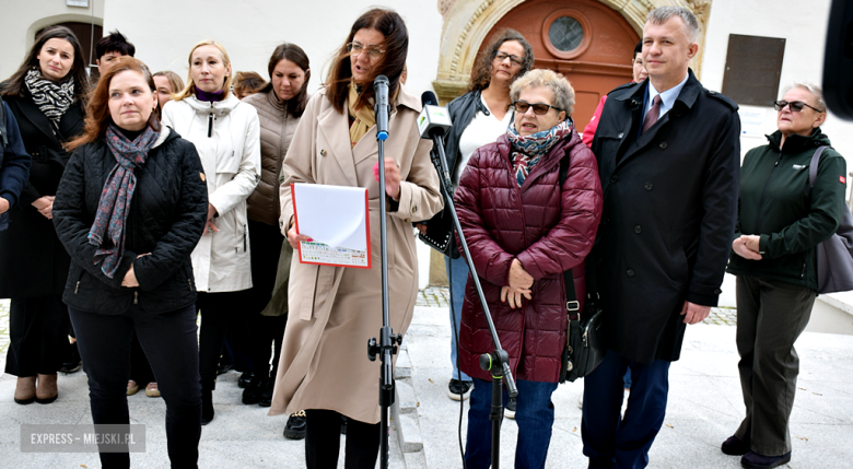 Po rocznej przebudowie Plac Kościelny ponownie otwarty