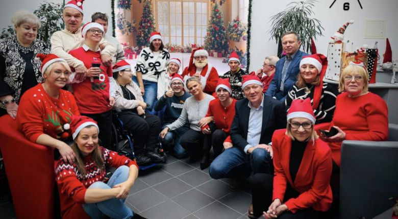 Święty Mikołaj odwiedził uczestników zajęć terapeutycznych Poradni Empiria w Ziębicach