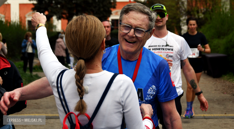 Setki biegaczy i świetne wyniki. 15. Półmaraton Henrykowski i 11. Dycha Księgi Henrykowskiej [foto]