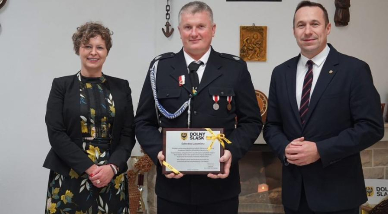 Uroczyste otwarcie odnowionej remizy i świetlicy w Lutomierzu