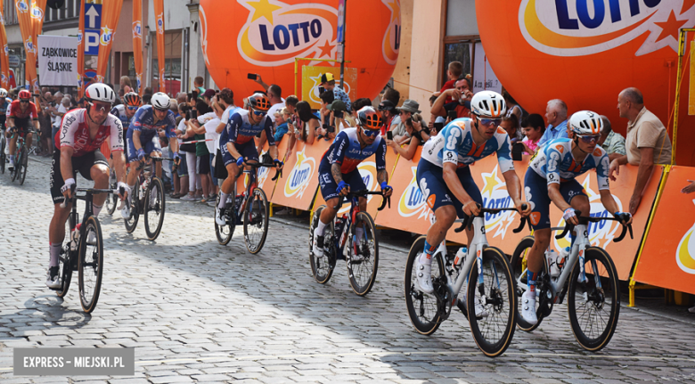 81. Tour de Pologne. Kolarze przejechali przez ząbkowicki rynek