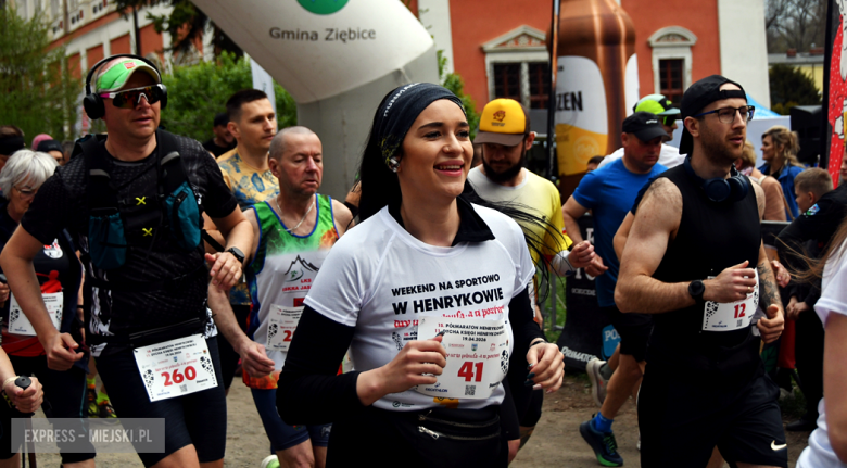 Setki biegaczy i świetne wyniki. 15. Półmaraton Henrykowski i 11. Dycha Księgi Henrykowskiej [foto]