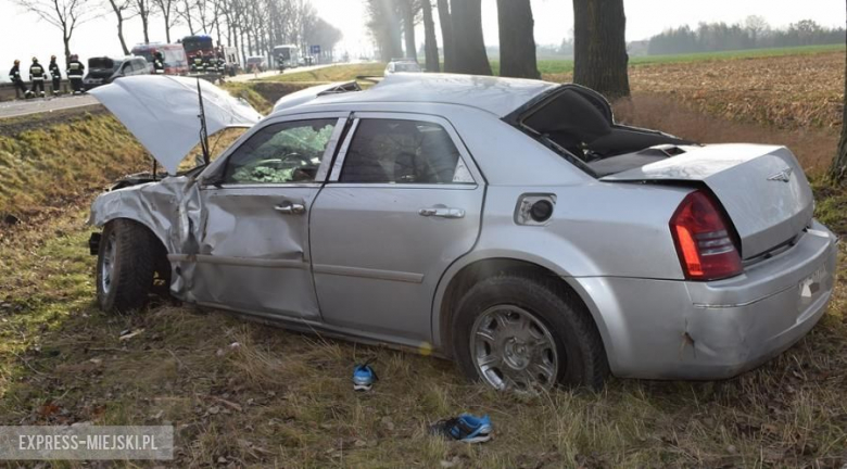 Wypadek dwóch aut osobowych na drodze wojewódzkiej nr 382