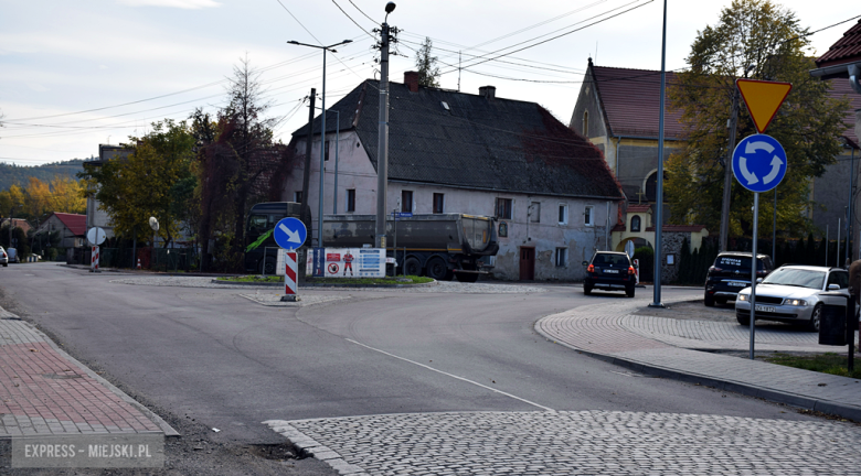 Rondo w Przyłęku gotowe. Inwestycja na trasie Bardo–Przyłęk dobiega końca