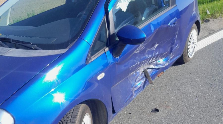 Kolizja fiata i volkswagena na krajowej ósemce [foto]