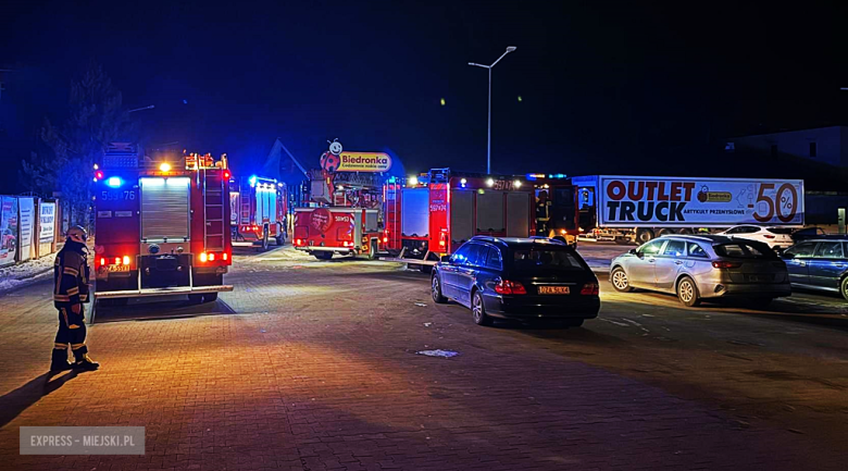 Zadymienie w markecie. Ewakuowano klientów, na miejscu straż pożarna