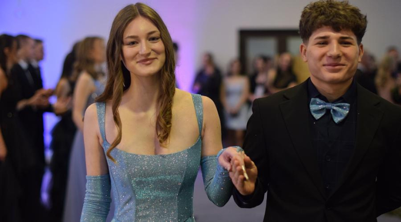 Maturzyści z „Wrocławskiej” bawili się na studniówce [foto]