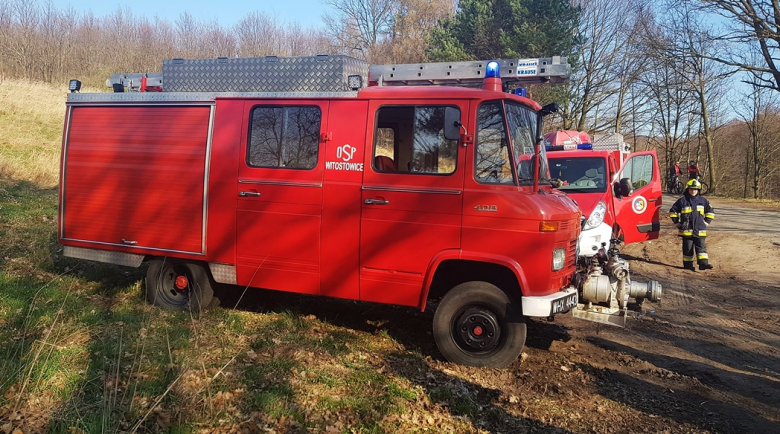 Wypadła z trasy i uderzyła w drzewo. Była nieprzytomna, interweniował helikopter LPR