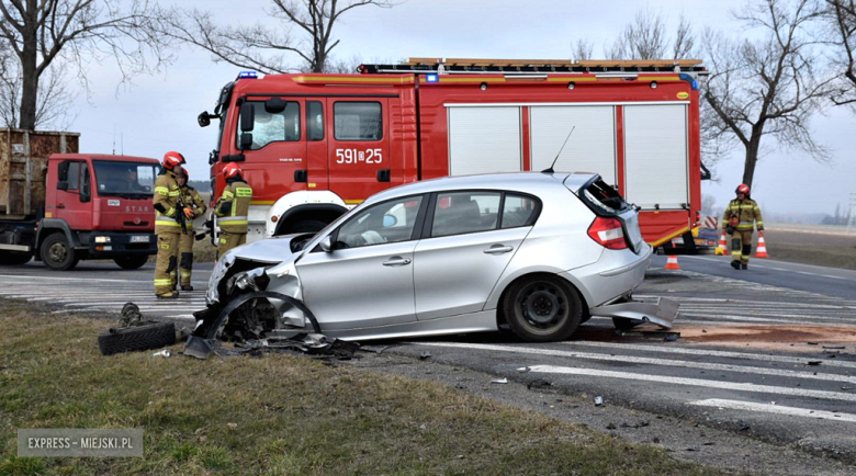 Zderzenie trzech samochodów osobowych na krajowej ósemce