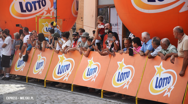 81. Tour de Pologne. Kolarze przejechali przez ząbkowicki rynek