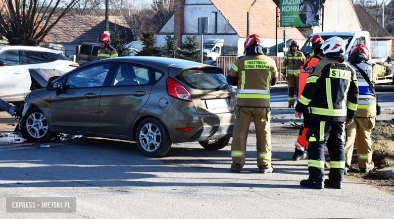 Zderzenie forda i seata w Strąkowej