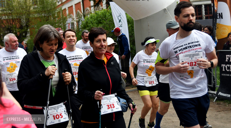 Setki biegaczy i świetne wyniki. 15. Półmaraton Henrykowski i 11. Dycha Księgi Henrykowskiej [foto]