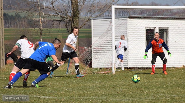 Piasek Potworów 1:3 (1:2) Victoria Dębowiec