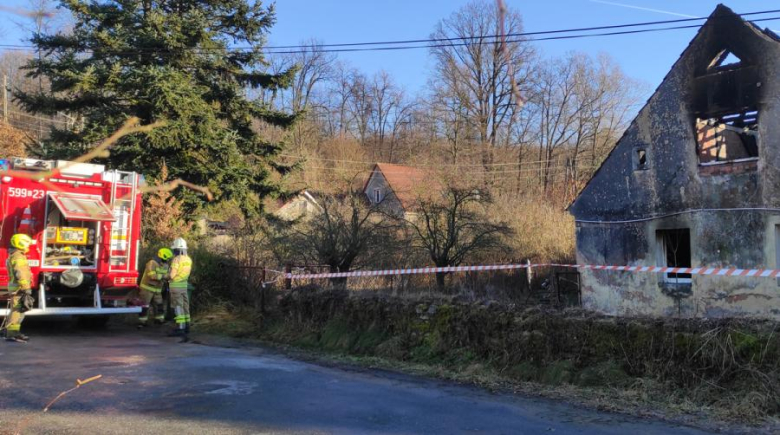 Pożar budynku jednorodzinnego w Pomianowie Górnym. Nie żyje jedna osoba