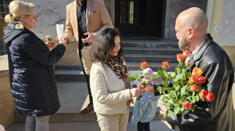 Dzień Kobiet w Bardzie: Kwiaty i życzenia od przewodniczącego i sekretarza