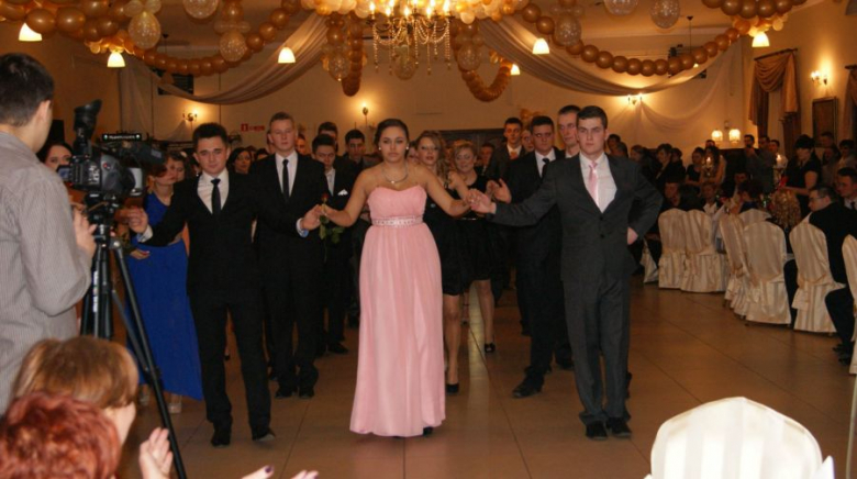 Przedmaturalny bal uczniów z ZSP Ziębice
