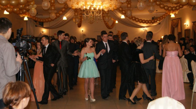 Przedmaturalny bal uczniów z ZSP Ziębice