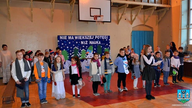 Wpis do Złotej Księgi. Uroczystość w Szkole Podstawowej nr 1 w Ząbkowicach Śląskich