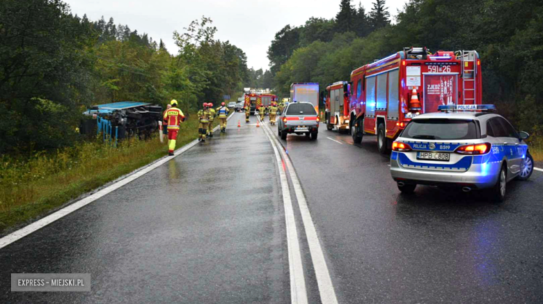 Zderzenie porsche z samochodem ciężarowym na krajowej ósemce