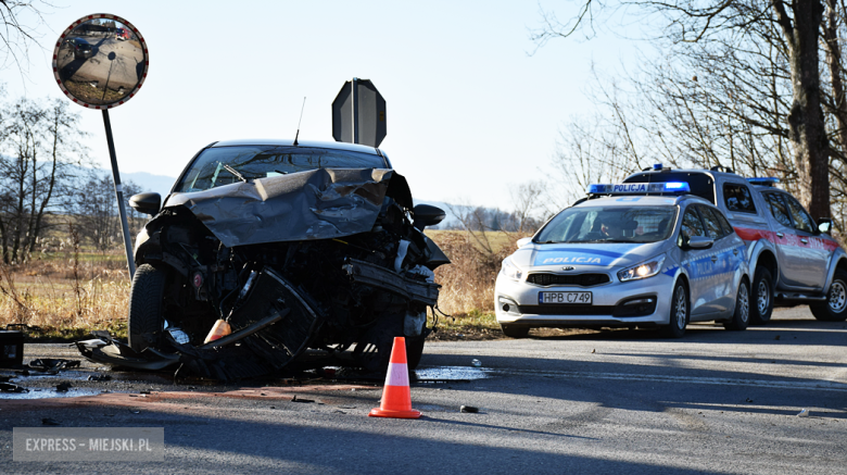 Zderzenie forda i seata w Strąkowej