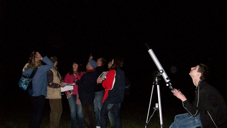 Spotkanie Klubu Miłośników Astronomii na ząbkowickim stadionie