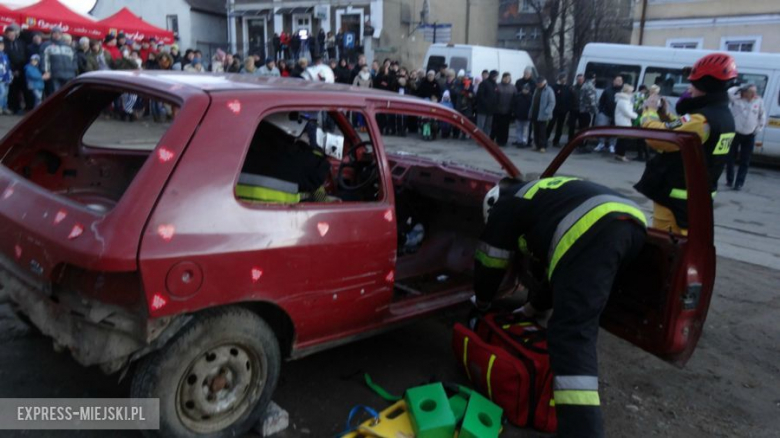 Pokaz w wykonaniu strażaków z miejscowej jednostki