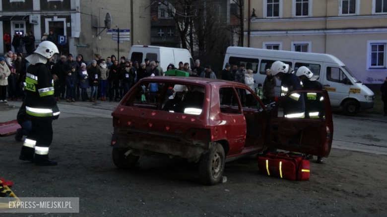 Pokaz w wykonaniu strażaków z miejscowej jednostki