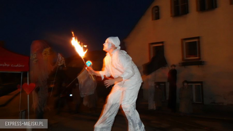 Pokaz przygotowany przez Teatr Ruchu działajączy przy CKiP w Bardzie