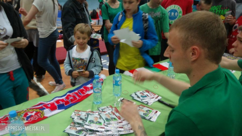 Paweł Zieliński i Wojciech Pawłowski reprezentowali wrocławski klub na spotkaniu w ząbkowickim gimnazjum