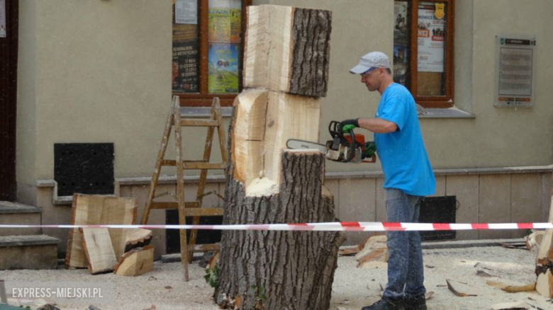 trakcji "Dni i Nocy Krzywej Wieży"