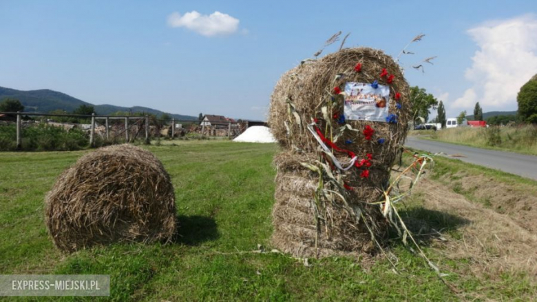 Przejście korowodu dożynkowego