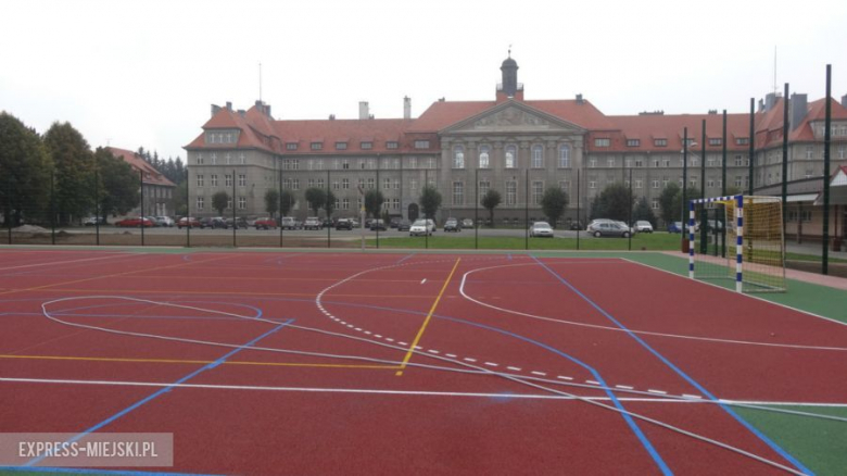 Dobiegają końca prace przy budowie boiska wielofunkcyjnego