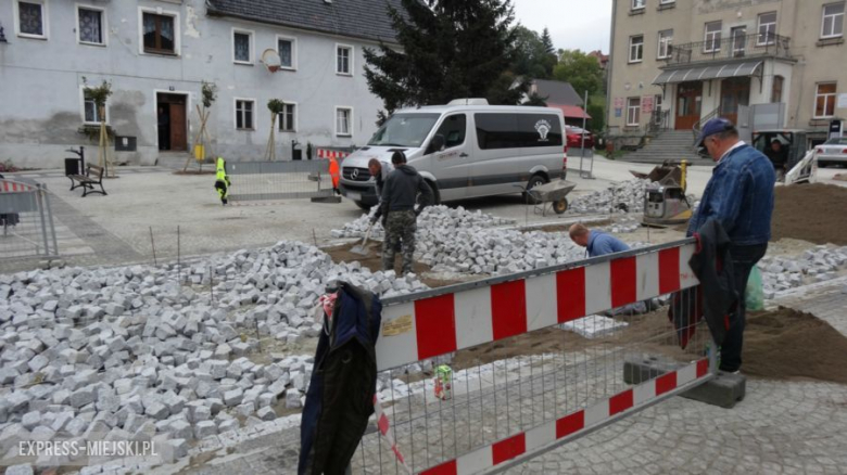 Remont bardzkiego rynku powoli dobiega końca