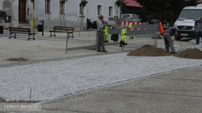 Remont bardzkiego rynku powoli dobiega końca