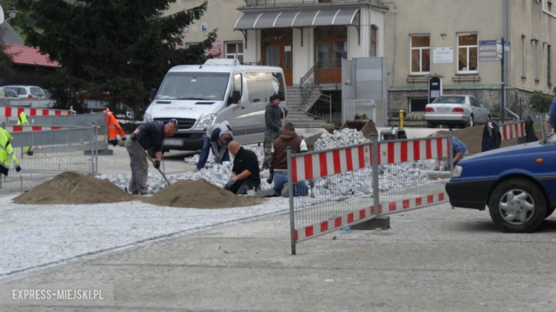 Remont bardzkiego rynku powoli dobiega końca