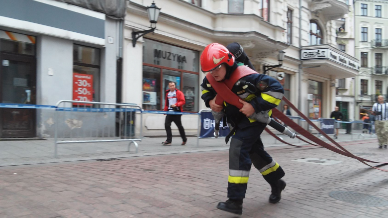 Ząbkowicką komendę na zawodach w Toruniu reprezentowało pięciu strażaków na czele z komendantem Markiem Wydmuchem