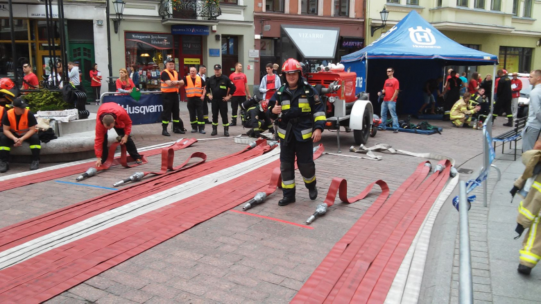 Ząbkowicką komendę na zawodach w Toruniu reprezentowało pięciu strażaków na czele z komendantem Markiem Wydmuchem