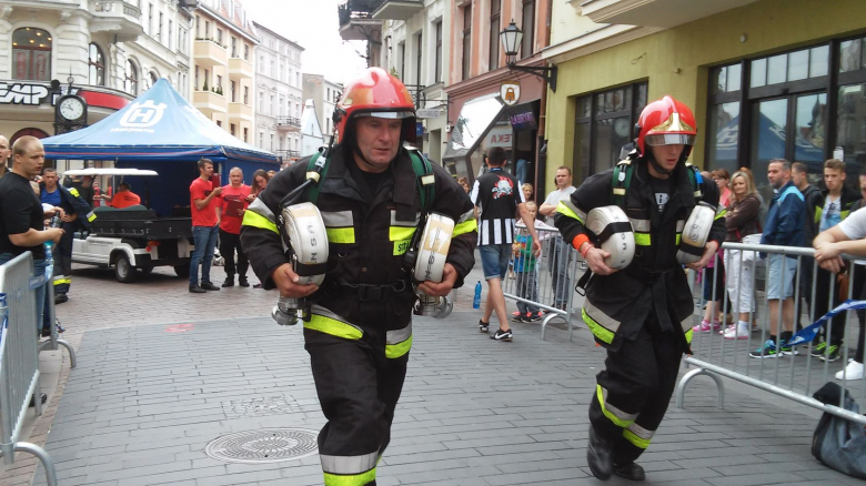 Ząbkowicką komendę na zawodach w Toruniu reprezentowało pięciu strażaków na czele z komendantem Markiem Wydmuchem