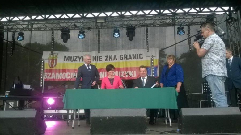 Złotostoccy samorządowcy odwiedzili gminę Szamocin. Podpisano porozumienie