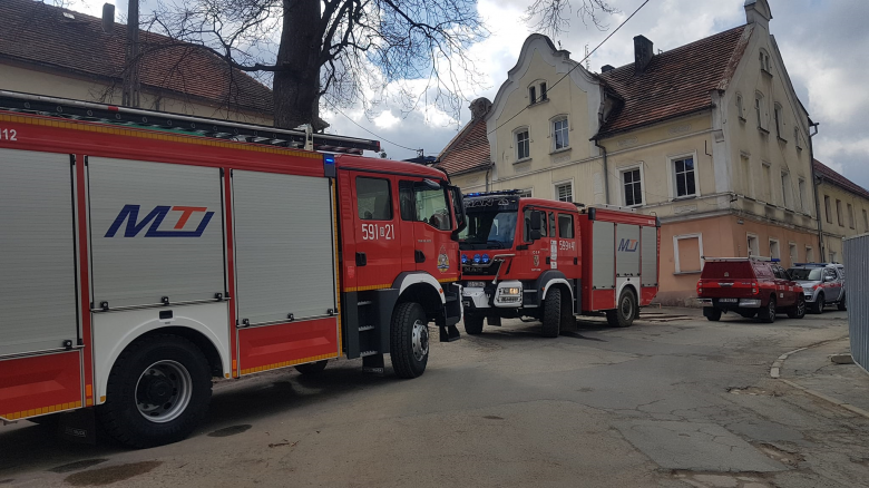 W Złotym Stoku zapadł się fragment drogi, ujawniając tajemniczy tunel