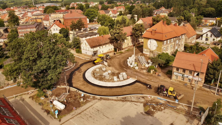 Na ul. Wojska Polskiego w Ziębicach powstaje już nowa nawierzchnia