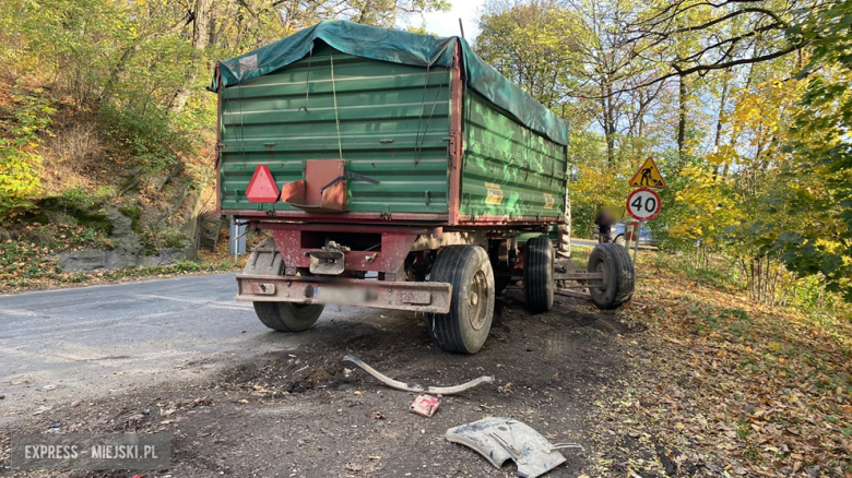 Zderzenie ciągnika rolniczego z samochodem osobowym między Kamieńcem Ząbkowickim a Byczeniem [foto]