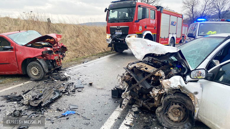 Zderzenie dwóch samochodów osobowych za Kluczową